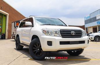 TOYOTA LANDCRUSIER TACTIC MATTE BLACK